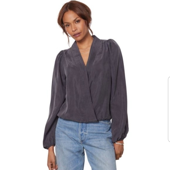 Evereve Slate Charcoal Aubrey Long sleeve Pleated Top size S. - Picture 1 of 5